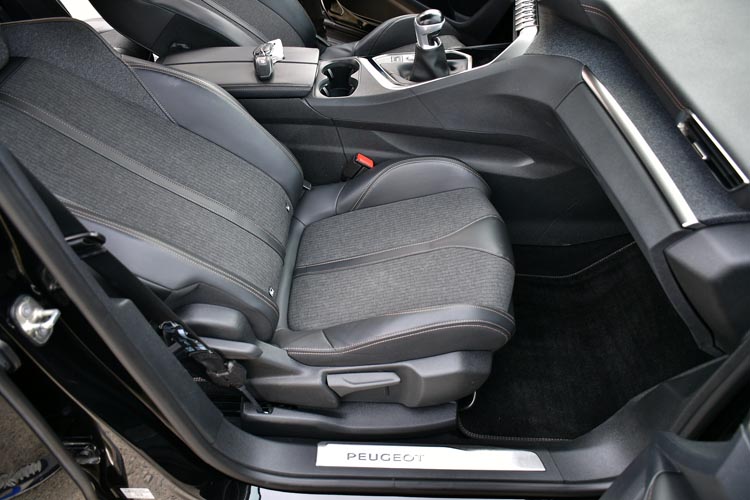 Peugeot 3008 PureTech 130 Stop & Start GPF Allure Pack