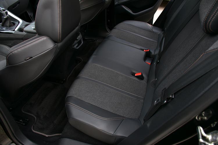 Peugeot 3008 PureTech 130 Stop & Start GPF Allure Pack