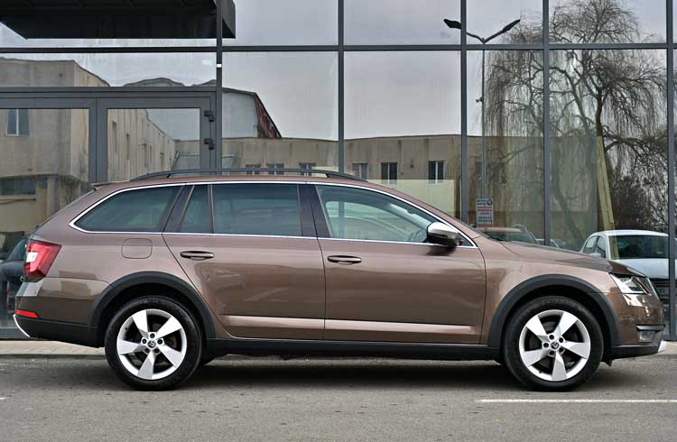 Skoda Octavia Combi 2.0TDI (Green Tec) 4X4 DSG Scout