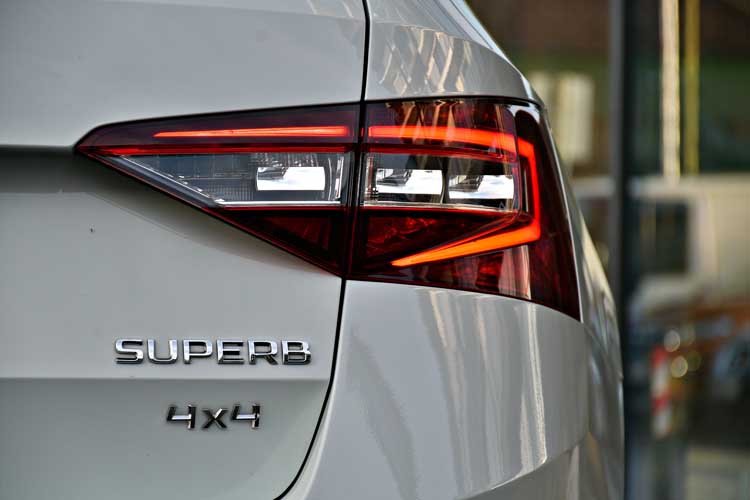 Skoda Superb 2.0d 190cp 4×4 Break