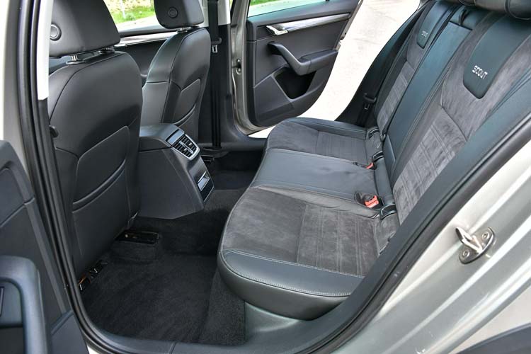 Skoda Octavia Combi 2.0 TDI (Green Tec) 4X4 DSG Scout