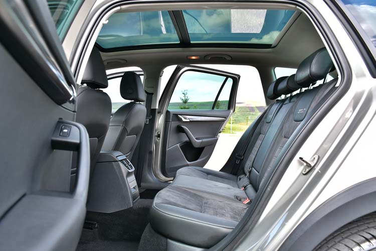 Skoda Octavia Combi 2.0 TDI (Green Tec) 4X4 DSG Scout