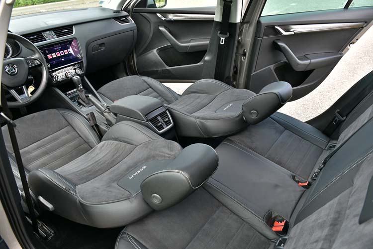 Skoda Octavia Combi 2.0 TDI (Green Tec) 4X4 DSG Scout