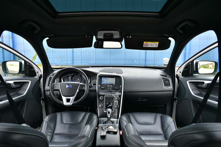 Volvo XC60 2.4d D4 AWD R-Design