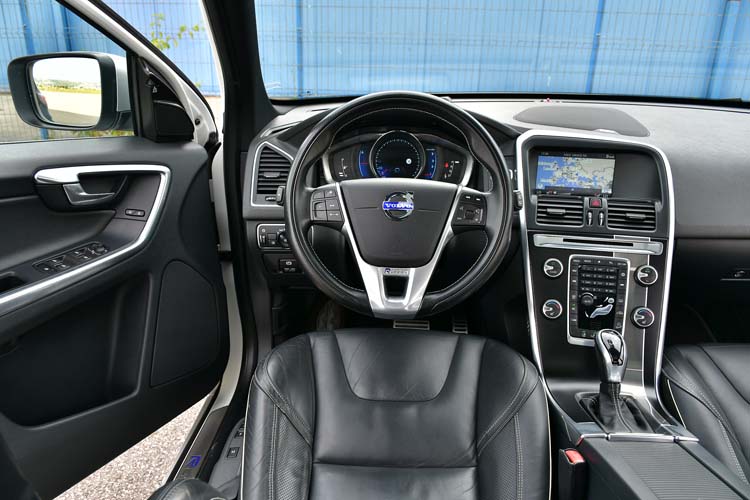 Volvo XC60 2.4d D4 AWD R-Design