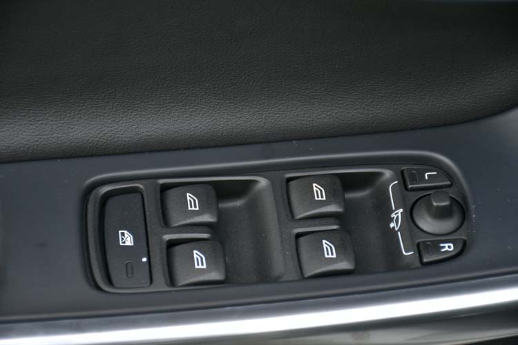 Volvo XC60 2.4d D4 AWD R-Design