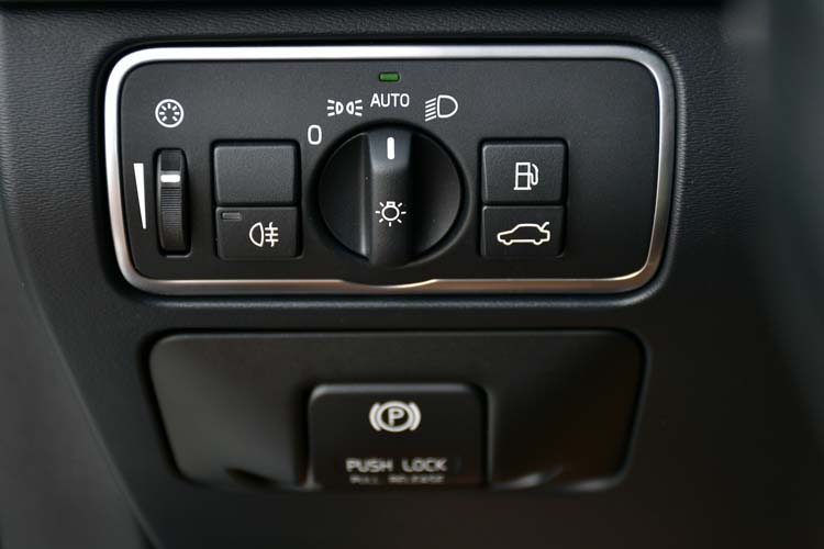 Volvo XC60 2.4d D4 AWD R-Design
