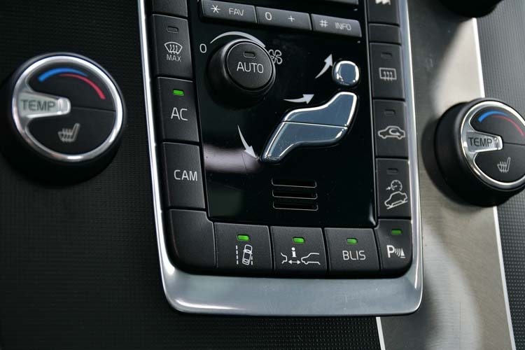 Volvo XC60 2.4d D4 AWD R-Design