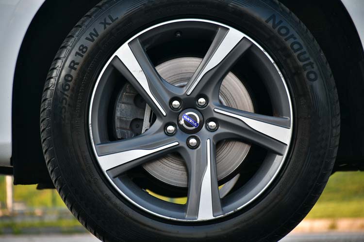 Volvo XC60 2.4d D4 AWD R-Design