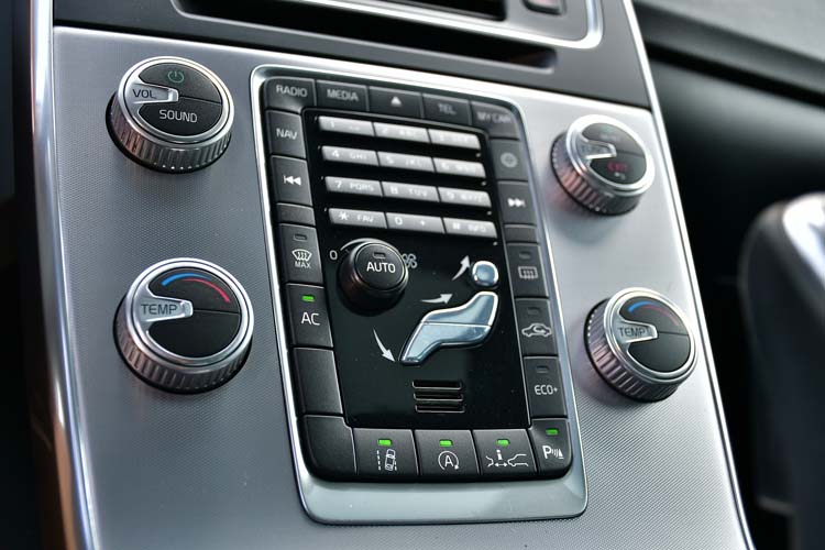 Volvo V60 Cross Country D3 Geartronic Momentum