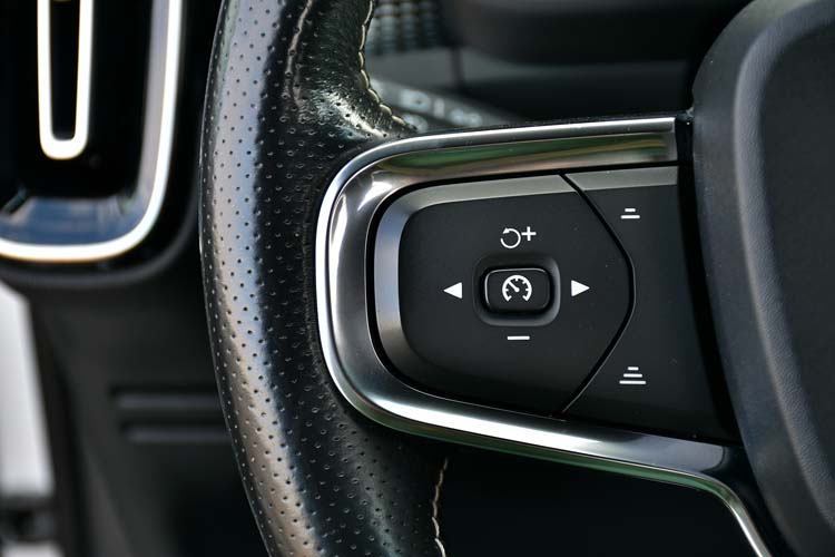 Volvo XC40 2.0 D4 AWD Geartronic R Design