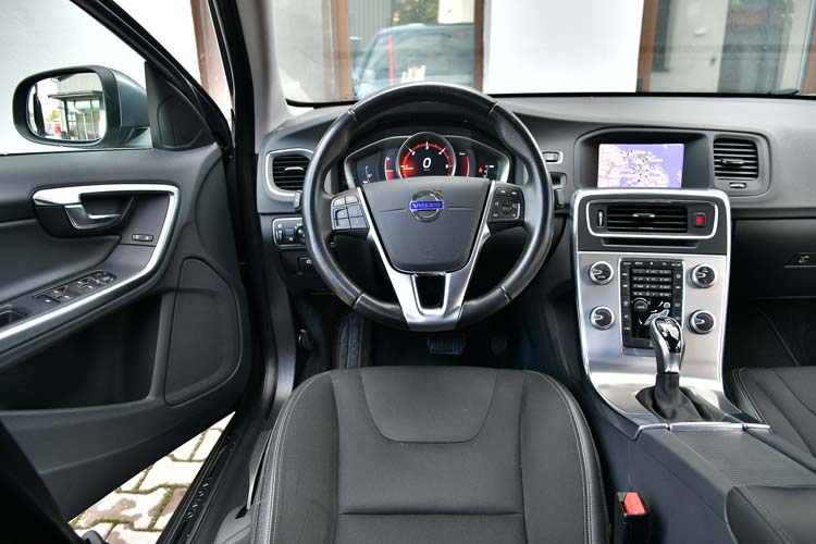 Volvo S60 D3 R Momentum Edition