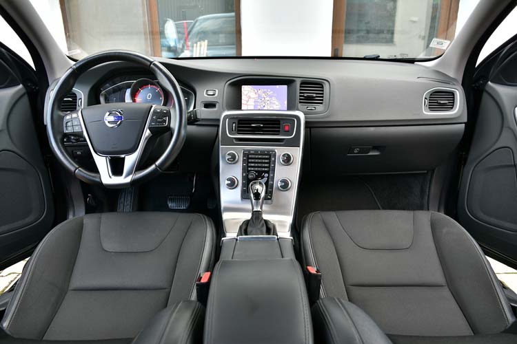 Volvo S60 D3 R Momentum Edition