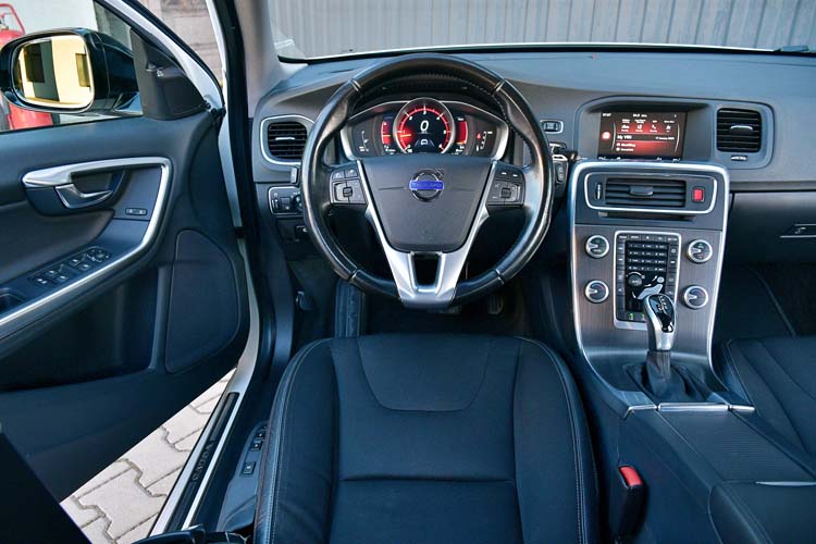 Volvo V60 Cross Country D4 AWD Geartronic Momentum