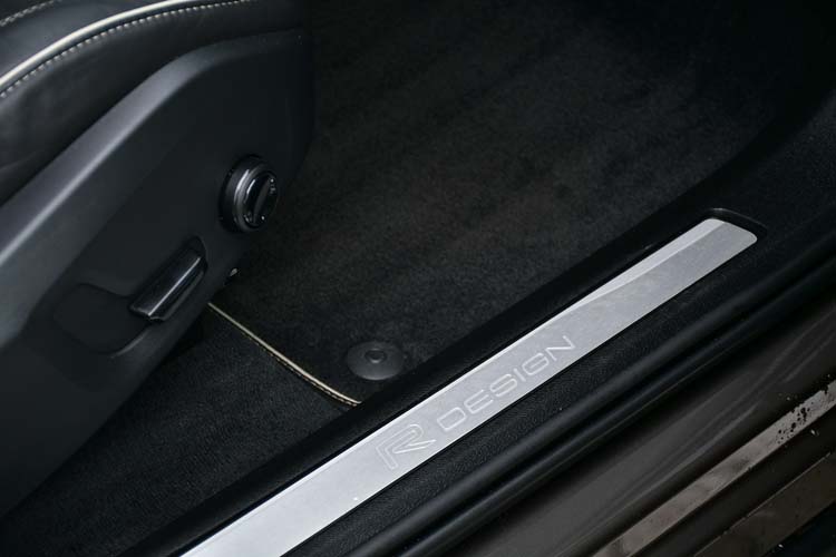 Volvo XC60 2.0 B4 MHEV AT8 AWD R Design
