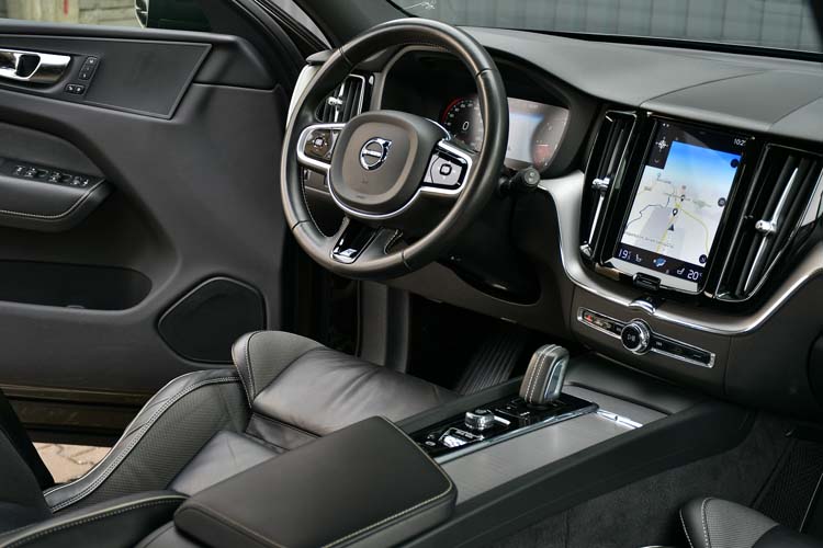 Volvo XC60 2.0 B4 MHEV AT8 AWD R Design