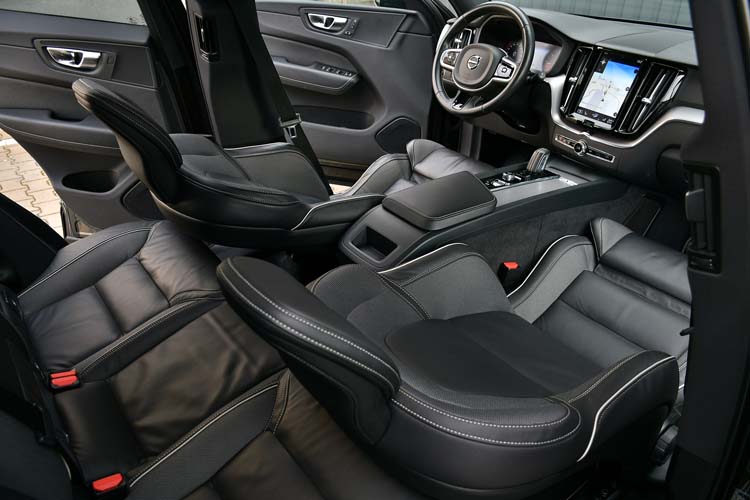 Volvo XC60 2.0 B4 MHEV AT8 AWD R Design