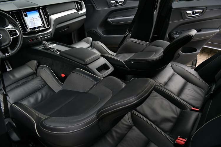 Volvo XC60 2.0 B4 MHEV AT8 AWD R Design