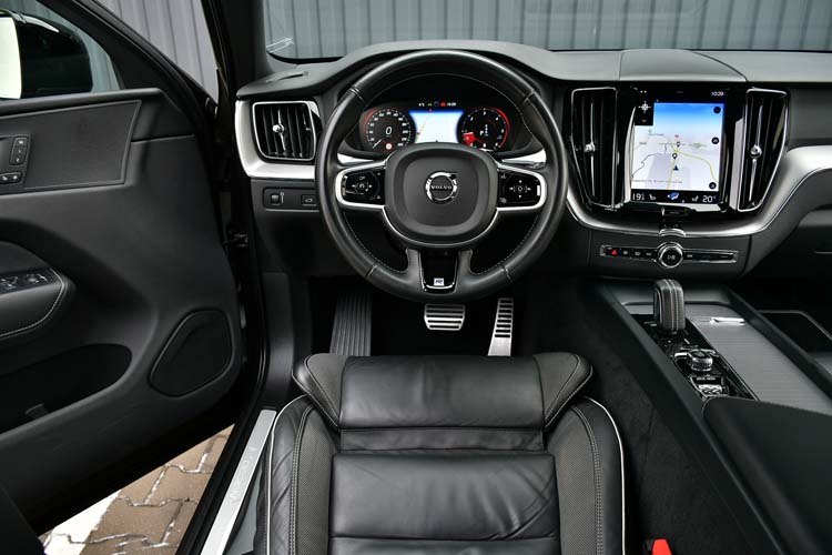Volvo XC60 2.0 B4 MHEV AT8 AWD R Design