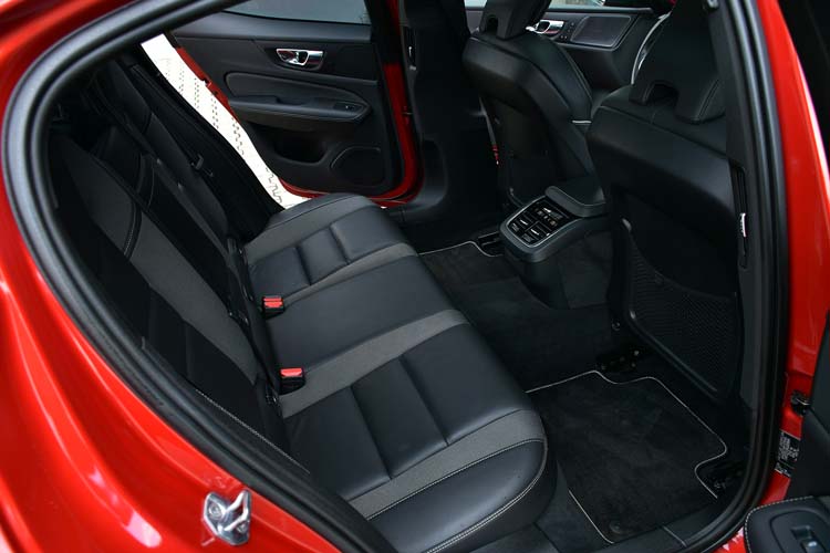 VOLVO S60 2.0 T5 Geartronic R Design