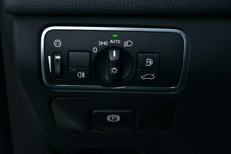 Volvo XC60 2.4 D4 AWD Momentum Edition