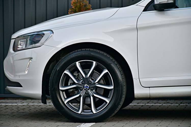 Volvo XC60 2.4 D4 AWD Momentum Edition