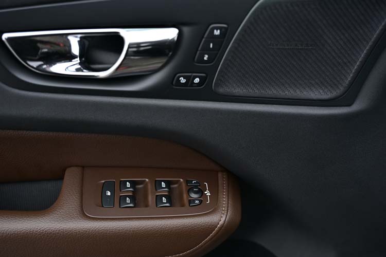 VOLVO XC60 2.0 D4 INSCRIPTION Edition