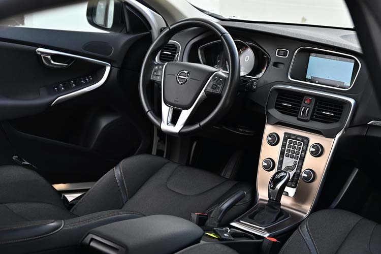 Volvo V40 Cross Country 2.0 D2 Momentum