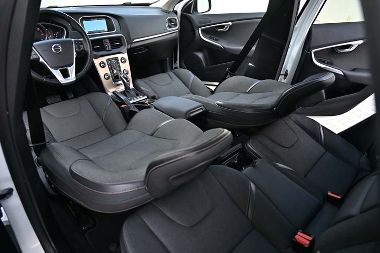Volvo V40 Cross Country 2.0 D2 Momentum