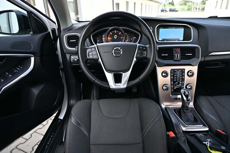 Volvo V40 Cross Country 2.0 D2 Momentum
