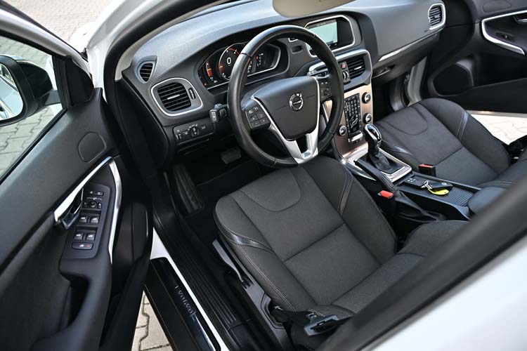 Volvo V40 Cross Country 2.0 D2 Momentum
