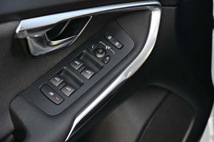 Volvo V40 Cross Country 2.0 D2 Momentum