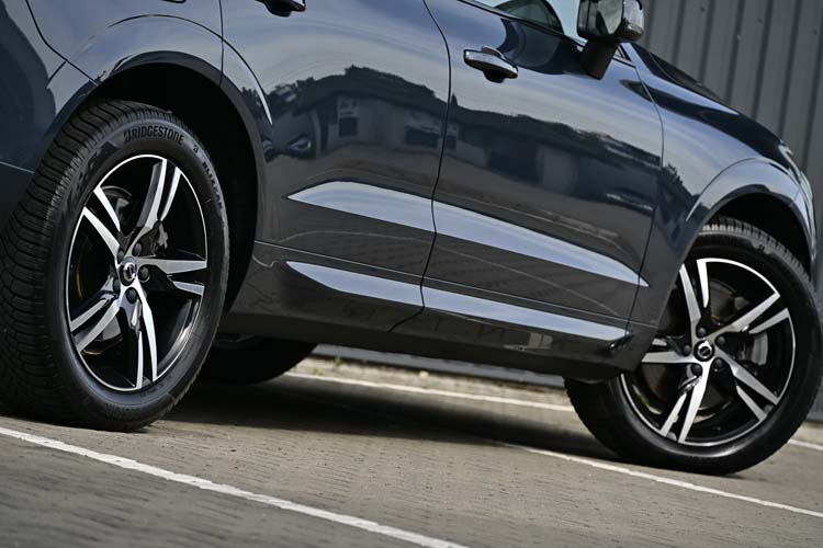 Volvo XC 60 B4 MHEV AT8 AWD R-Design