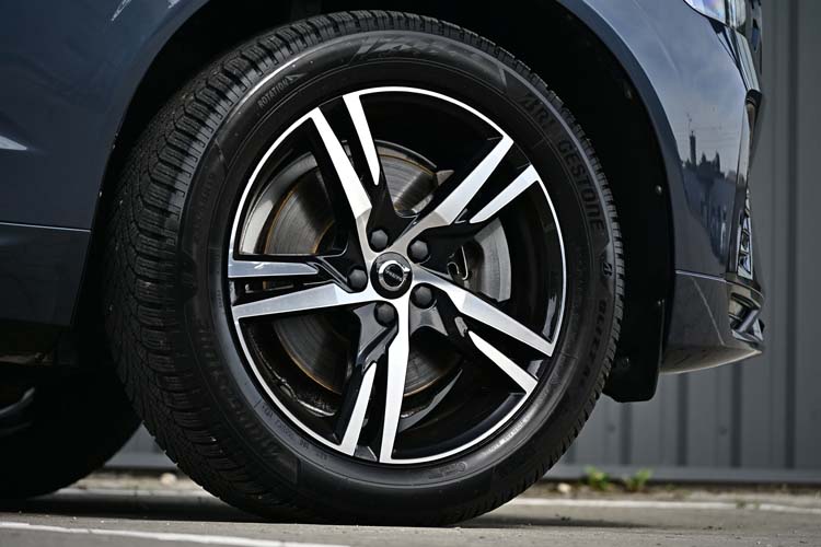 Volvo XC 60 B4 MHEV AT8 AWD R-Design