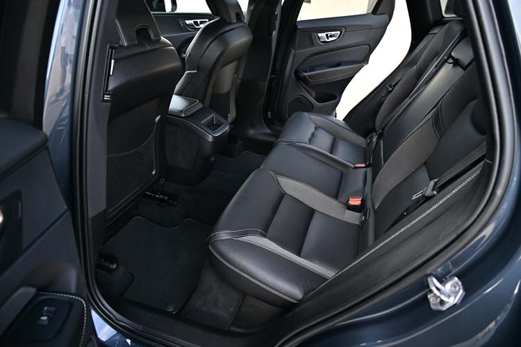 Volvo XC 60 B4 MHEV AT8 AWD R-Design