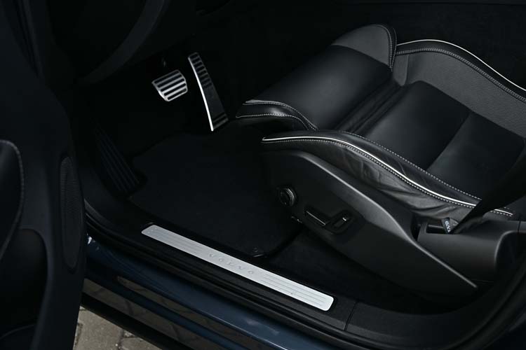 Volvo XC 60 B4 MHEV AT8 AWD R-Design