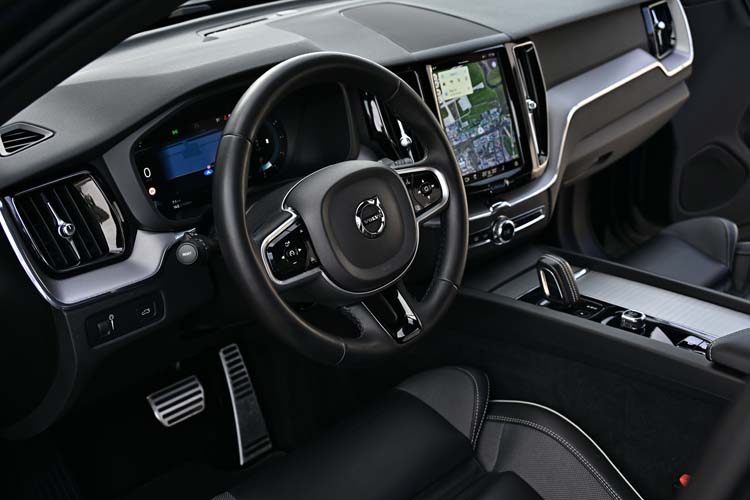 Volvo XC 60 B4 MHEV AT8 AWD R-Design