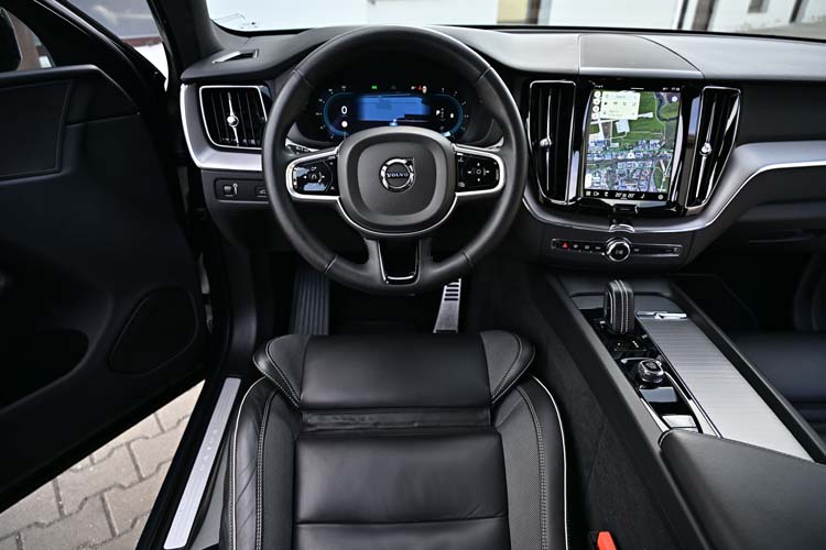 Volvo XC 60 B4 MHEV AT8 AWD R-Design
