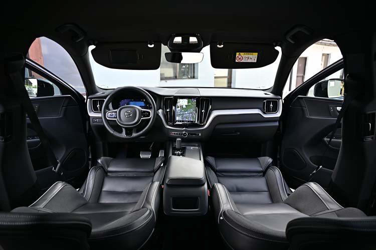 Volvo XC 60 B4 MHEV AT8 AWD R-Design