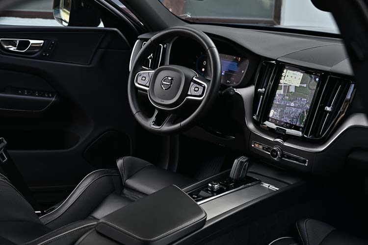 Volvo XC 60 B4 MHEV AT8 AWD R-Design