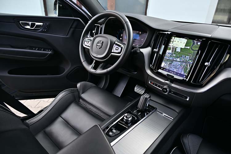 Volvo XC 60 B4 MHEV AT8 AWD R-Design