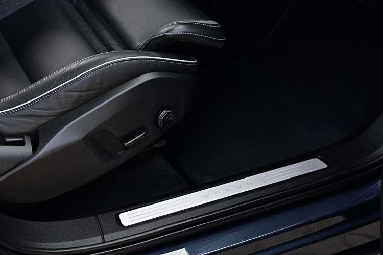 Volvo XC 60 B4 MHEV AT8 AWD R-Design