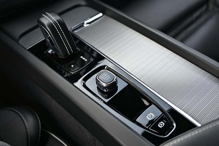 Volvo XC 60 B4 MHEV AT8 AWD R-Design