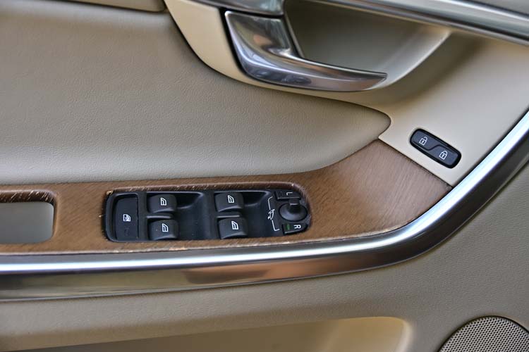 Volvo XC60 2.4 D5 AWD INSCRIPTION
