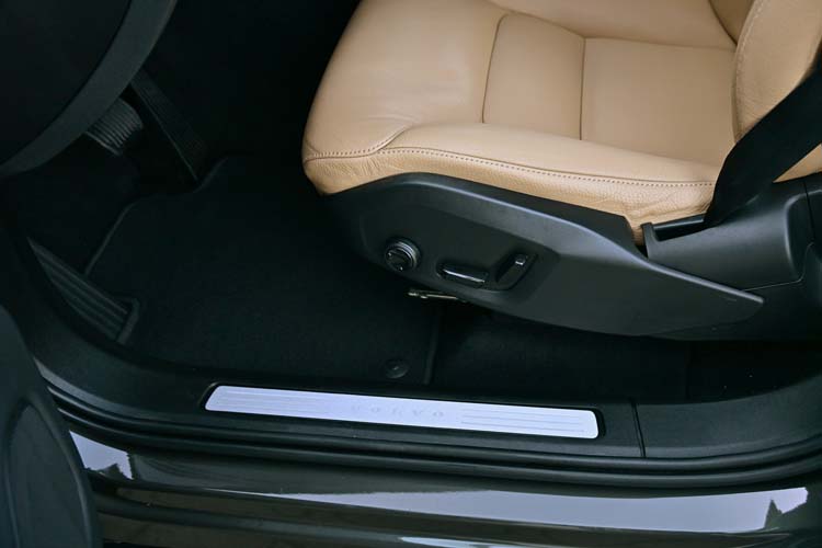 Volvo XC 60 D4 AWD Geartronic Momentum PRO